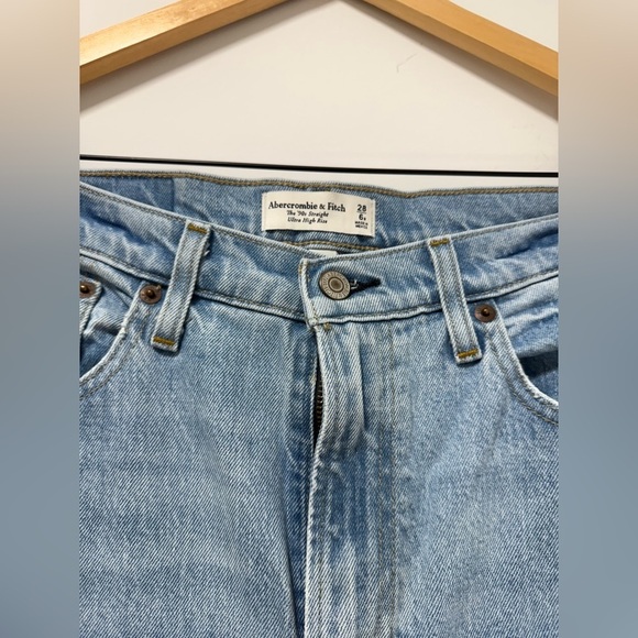 Abercrombie & Fitch Ultra High Rise 90s Straight Jean size 28 - Picture 6 of 9